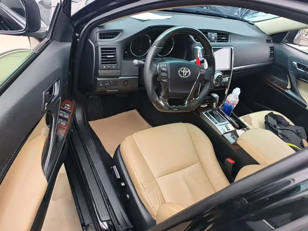 Toyota Reiz 2015 — фото 16