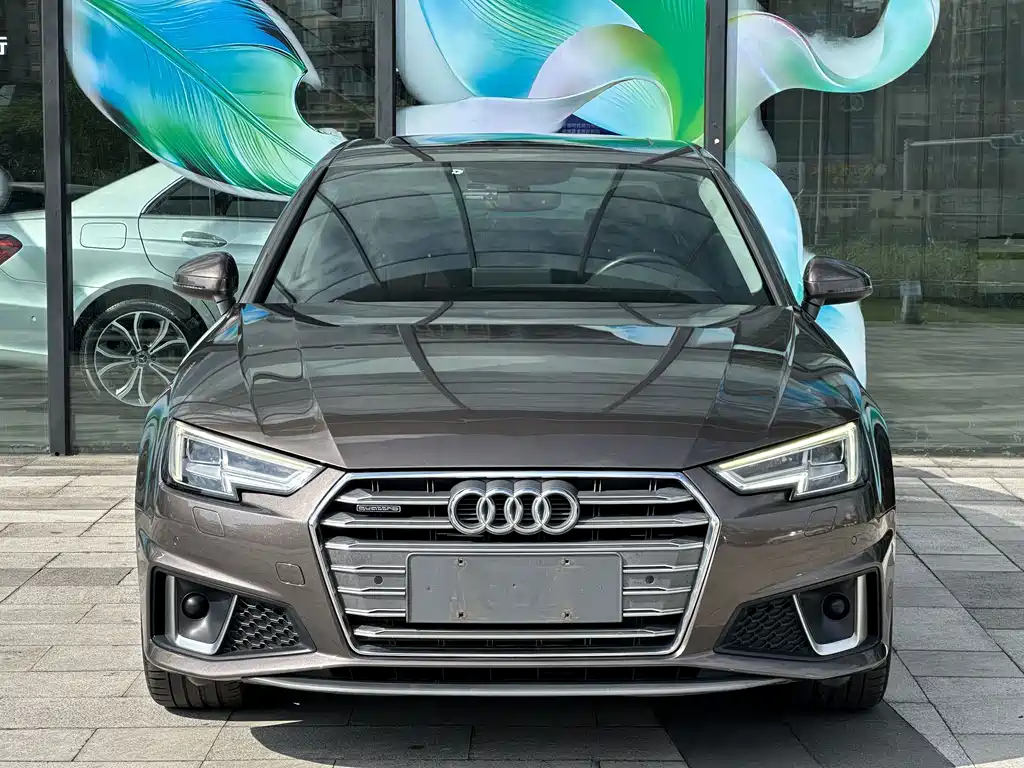 Audi A4L 2018