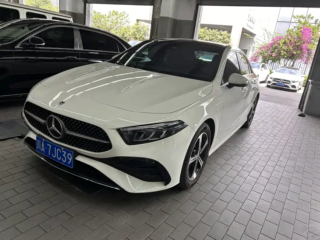 Mercedes-Benz A-Class 2024 — фото 16