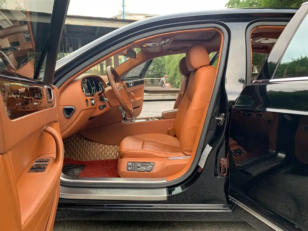 Bentley Flying Spur 2012 — фото 16