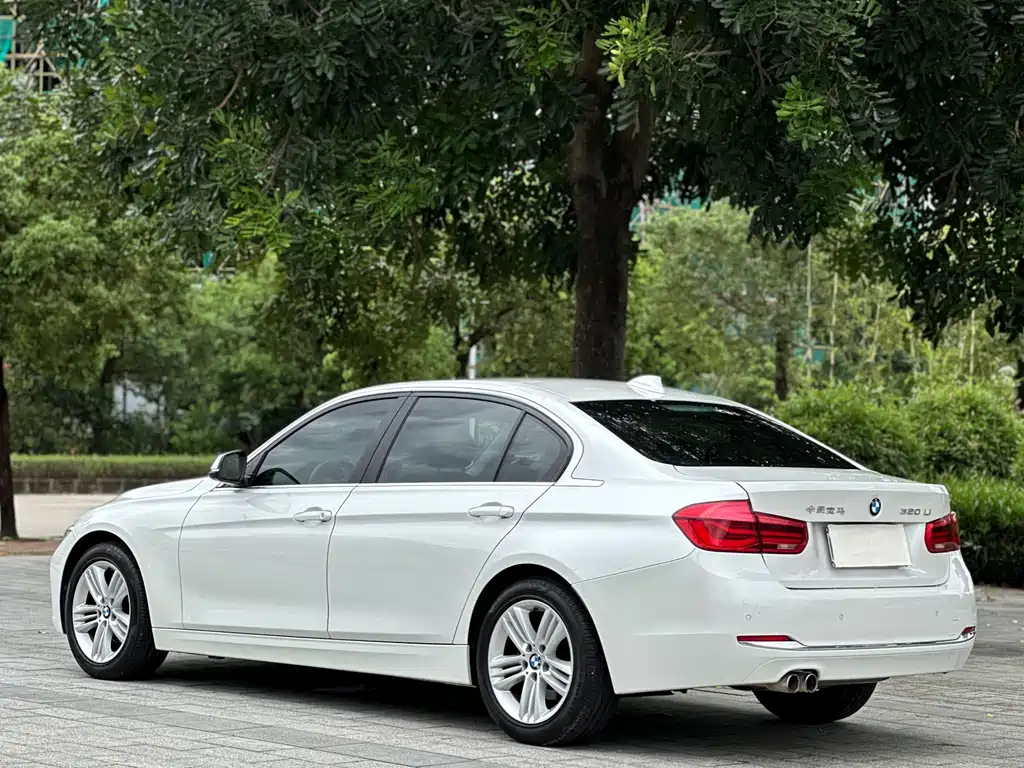 BMW 3 Series 2017 — фото 13