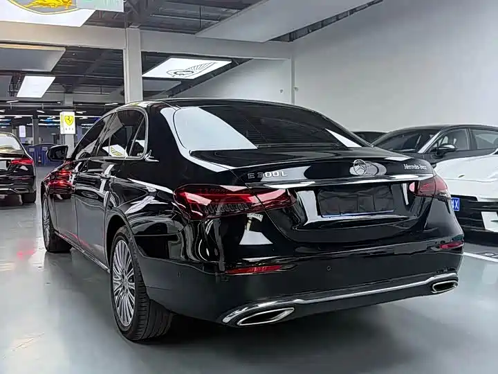 Mercedes-Benz E-Class 2022 — фото 21