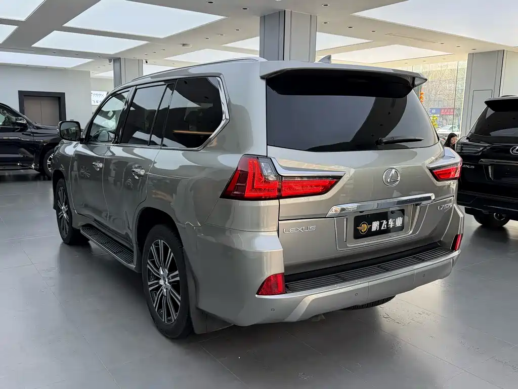 Lexus LX 2019 — фото 22