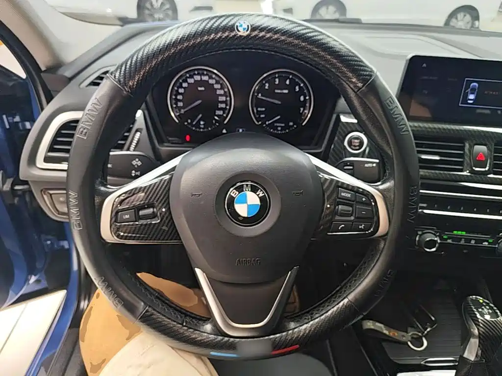 BMW 1 Series 2018 — фото 11