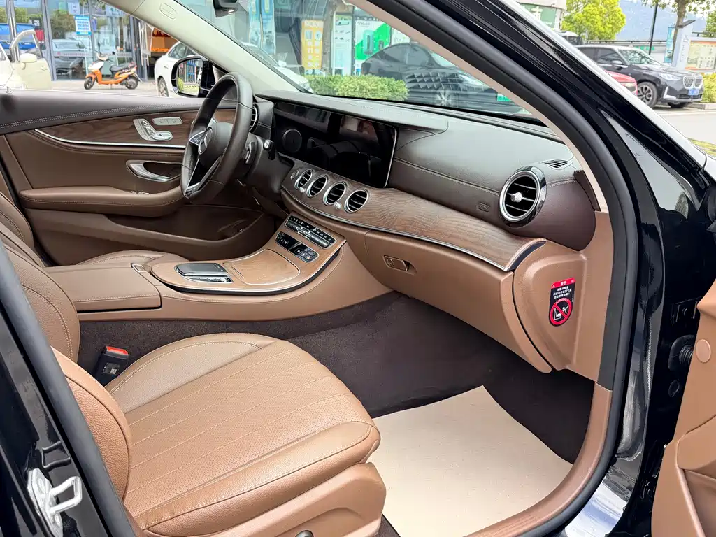 Mercedes-Benz E-Class 2023 — фото 13