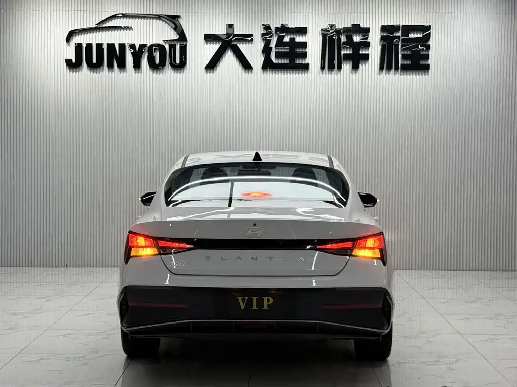 Hyundai Elantra 2024
