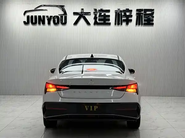 Hyundai Elantra 2024