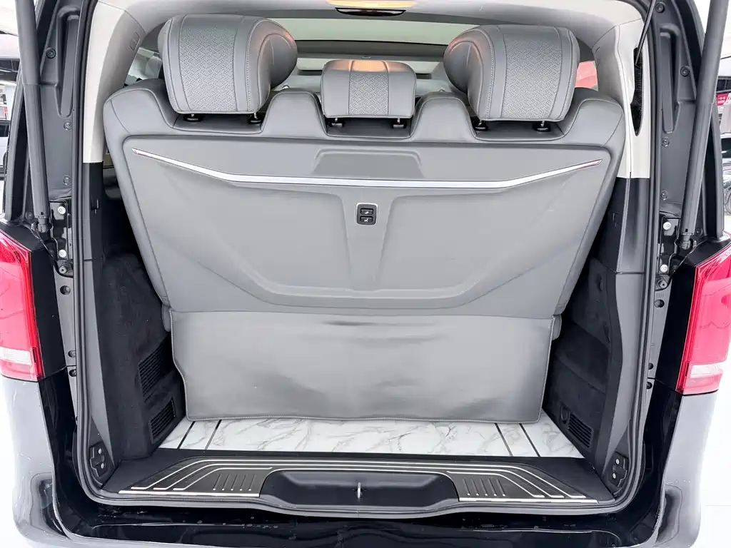 Mercedes-Benz V-Class 2019 — фото 14