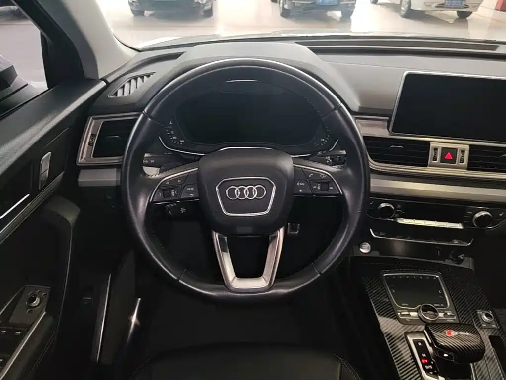 Audi Q5L 2021 — фото 11