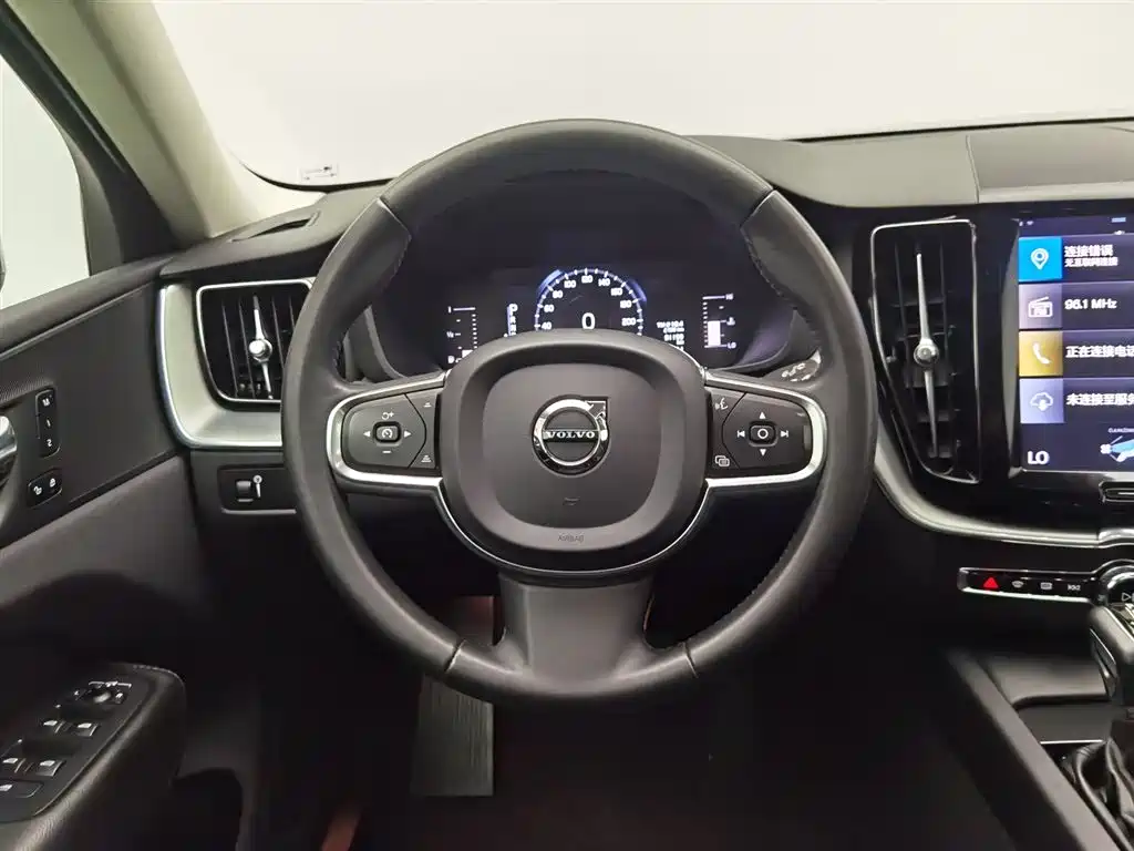 Volvo XC60 2021 — фото 11