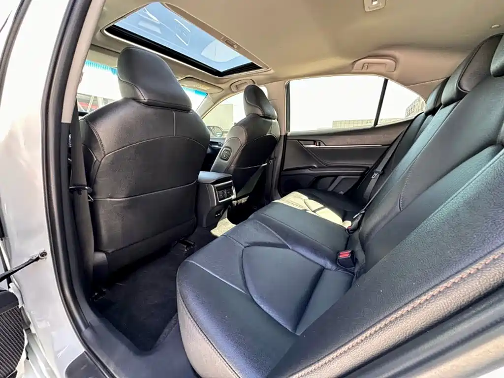 Toyota Camry 2023 — фото 14