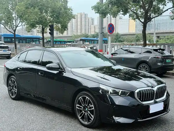 BMW 5 Series 2025