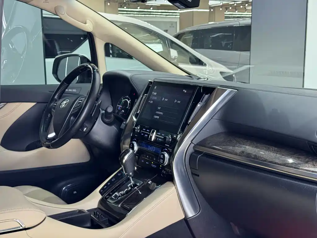 Toyota Vellfire 2022 — фото 19