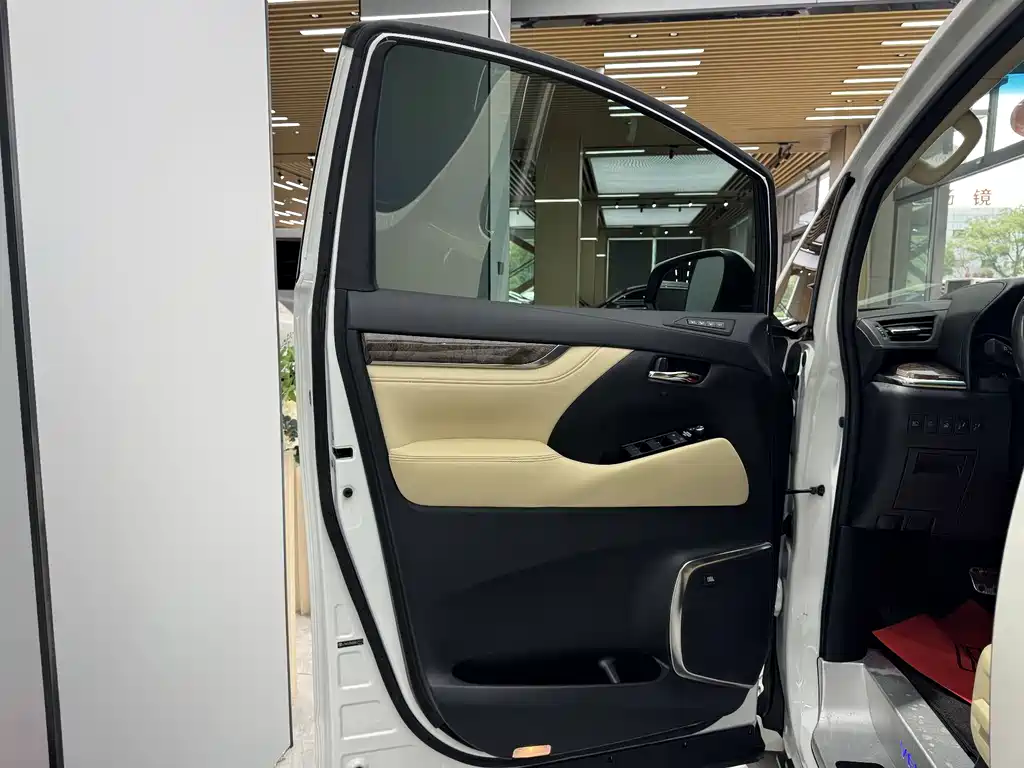 Toyota Vellfire 2022 — фото 10