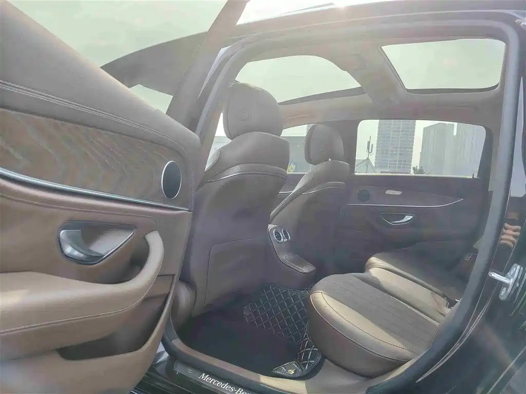 Mercedes-Benz E-Class 2023 — фото 13