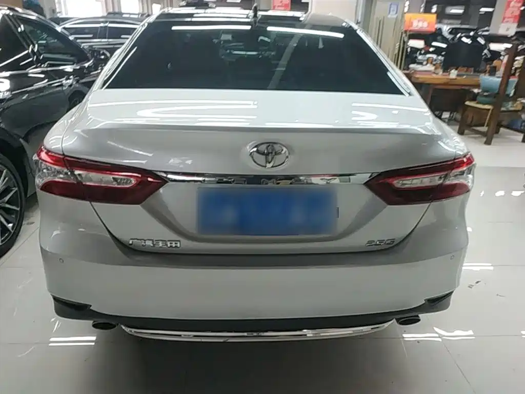 Toyota Camry 2023 — фото 6