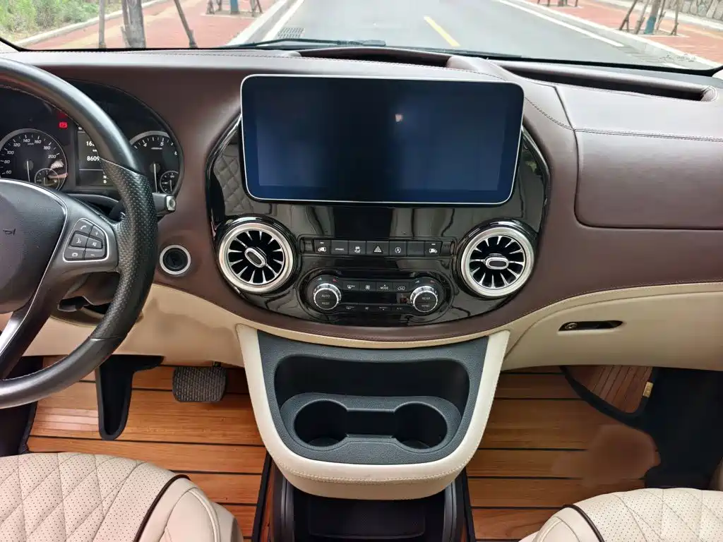 Mercedes-Benz Vito 2020 — фото 18