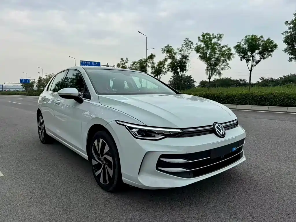 Volkswagen Golf 2025