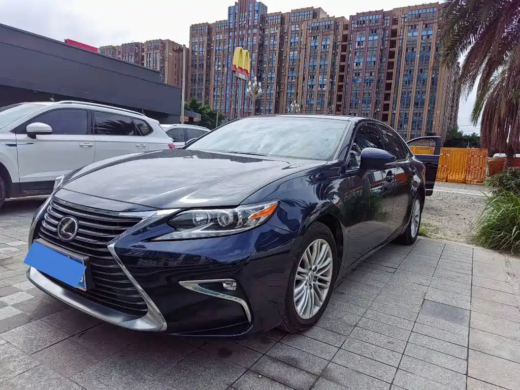 Lexus ES 2018