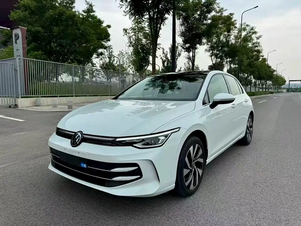 Volkswagen Golf 2025
