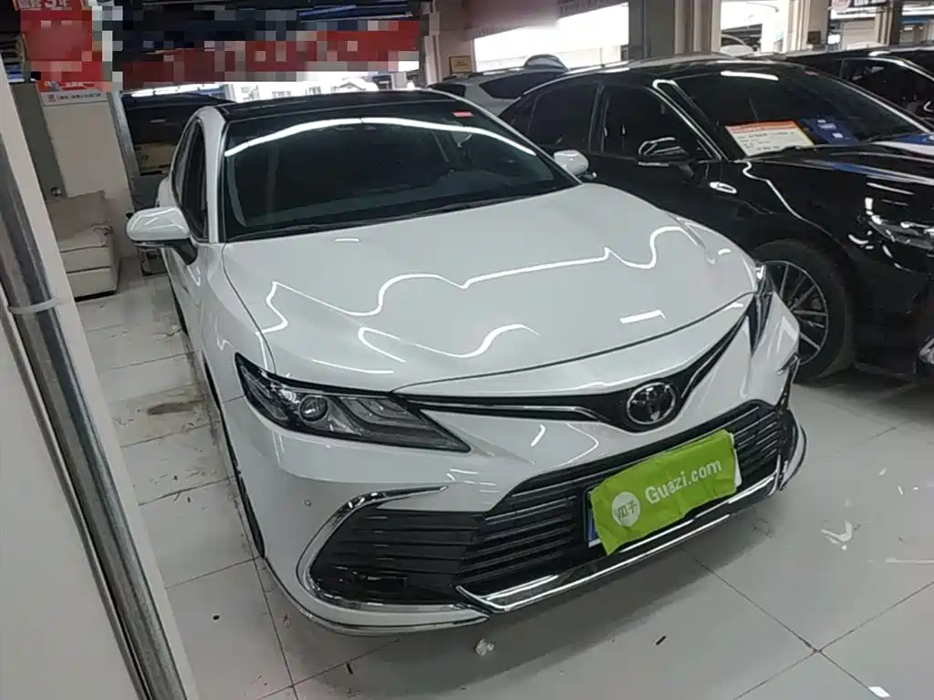 Toyota Camry 2023 — фото 4