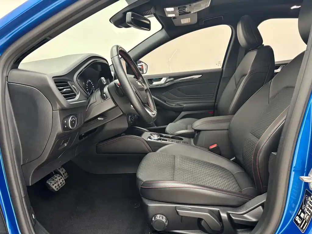 Ford Focus 2020 — фото 10