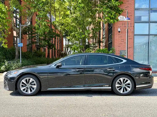 Lexus LS 2020