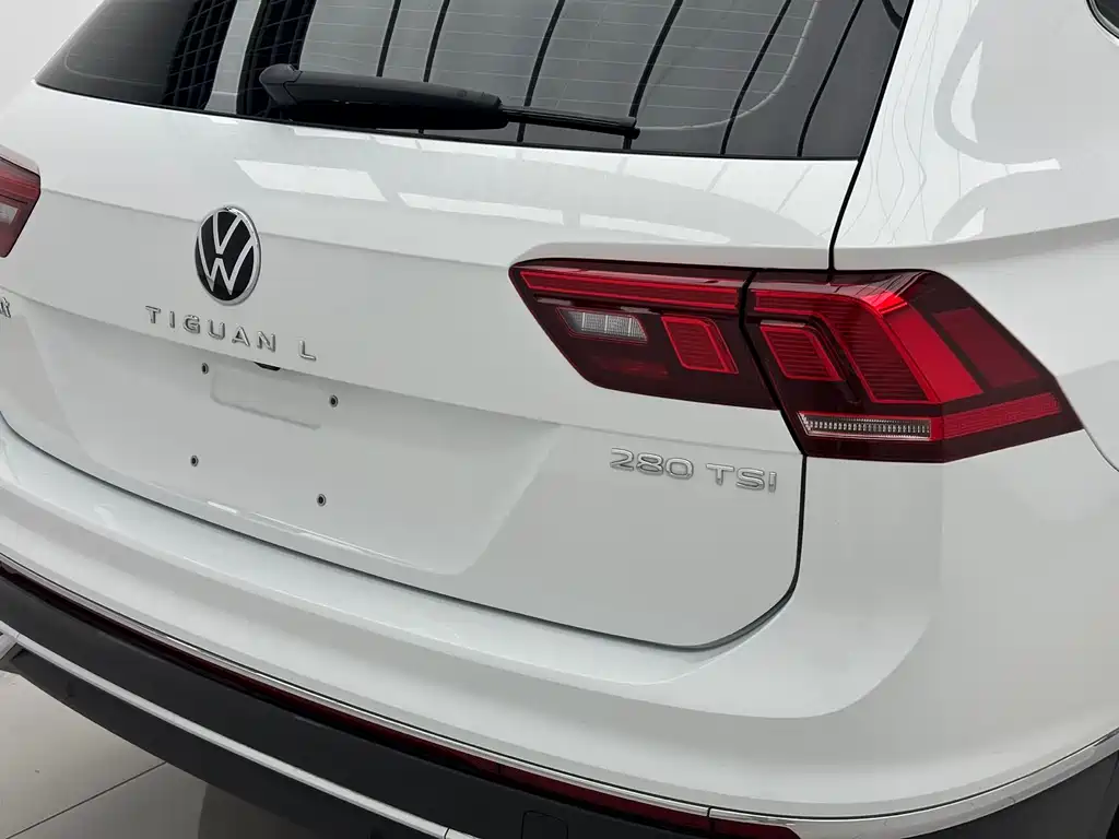 Volkswagen Tiguan L 2023 — фото 8