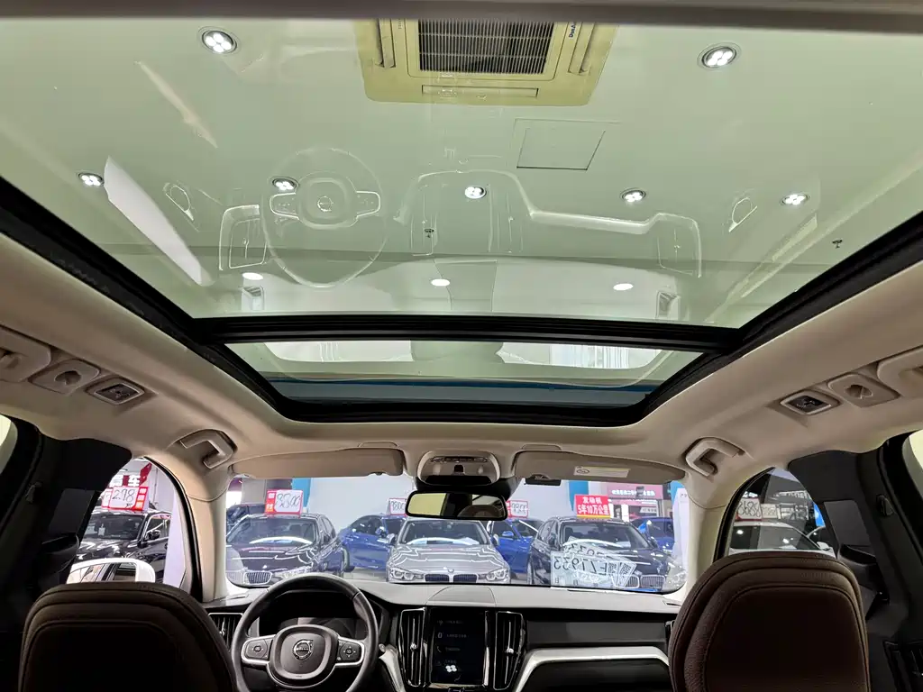 Volvo XC60 2019 — фото 13