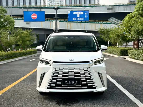 Lexus LM 2026