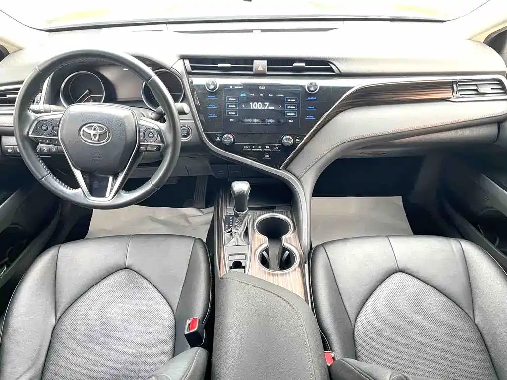 Toyota Camry 2021 — фото 7