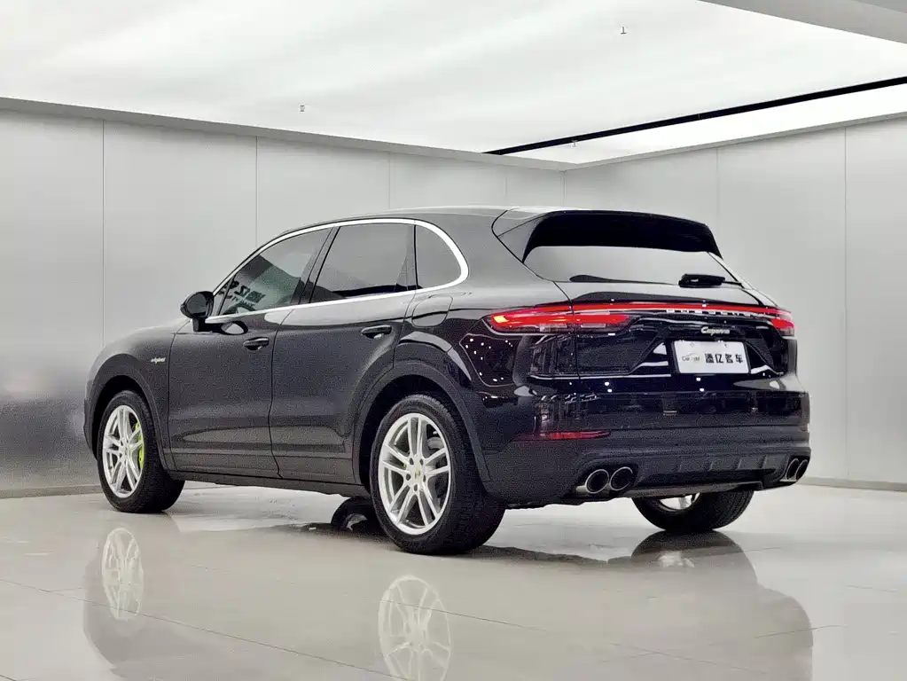Porsche Cayenne Hybrid 2022 — фото 9