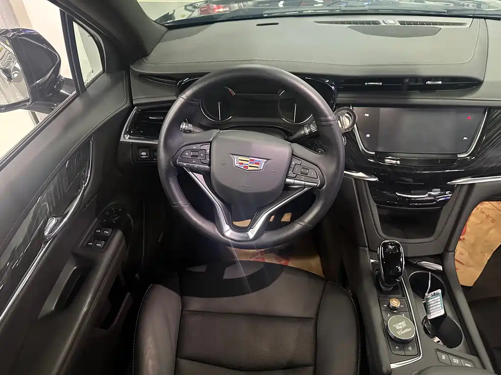 Cadillac XT6 2021 — фото 13