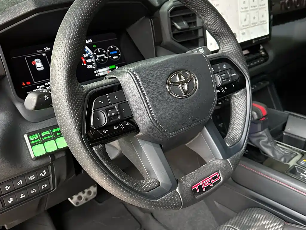 Toyota Sequoia 2023 — фото 14