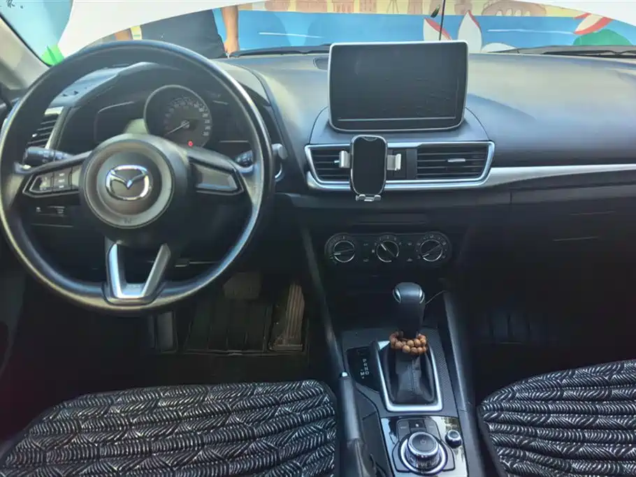 Mazda 3 Axela 2018 — фото 11