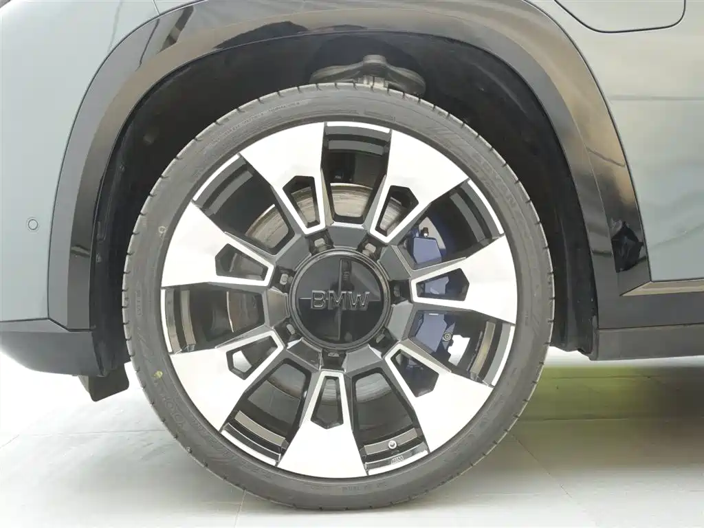BMW XM 2023 — фото 17