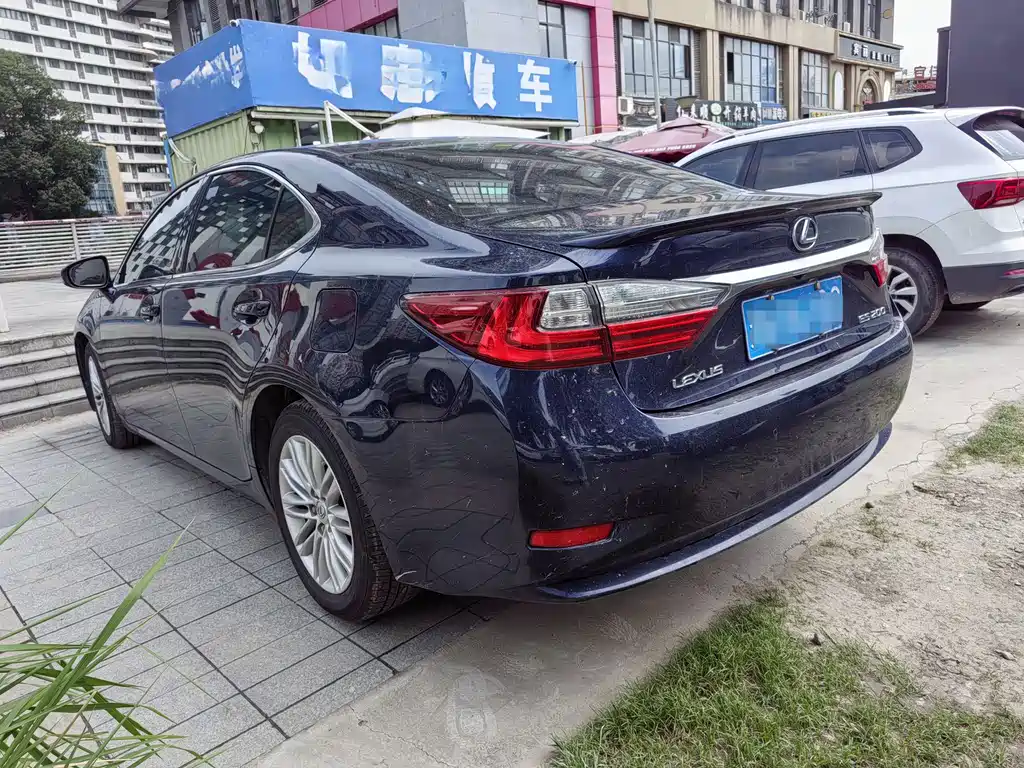 Lexus ES 2018 — фото 15