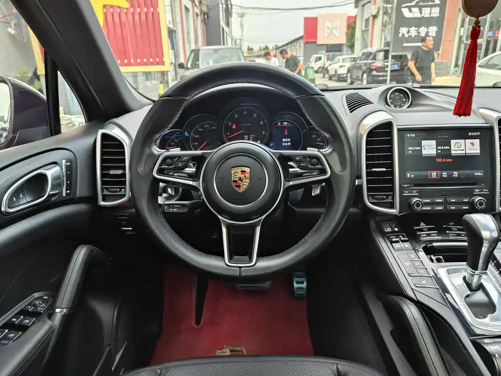 Porsche Cayenne 2017 — фото 14