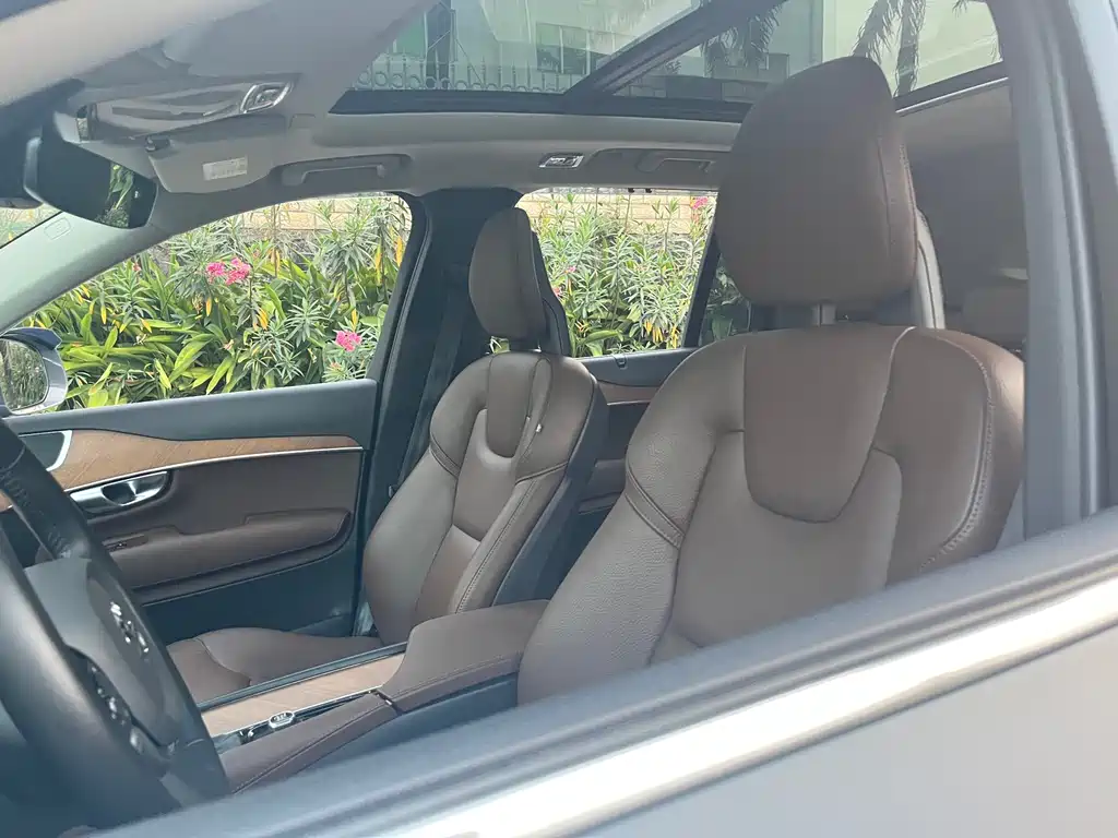 Volvo XC90 2020 — фото 18