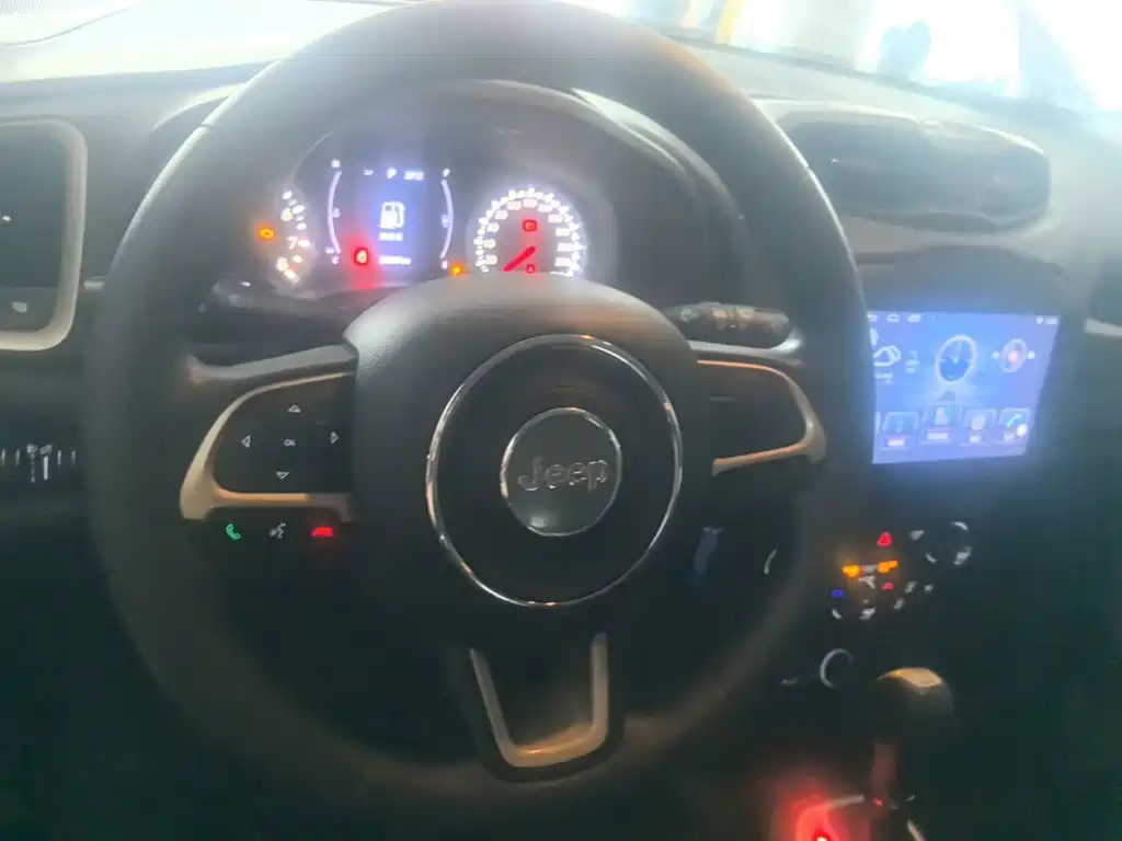 Jeep Renegade 2019 — фото 11