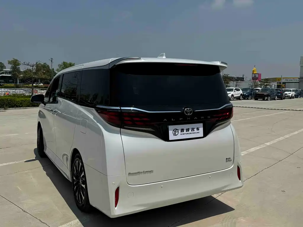 Toyota Alphard 2024