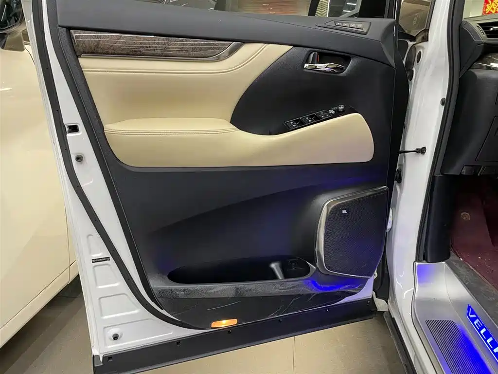 Toyota Vellfire 2020 — фото 13