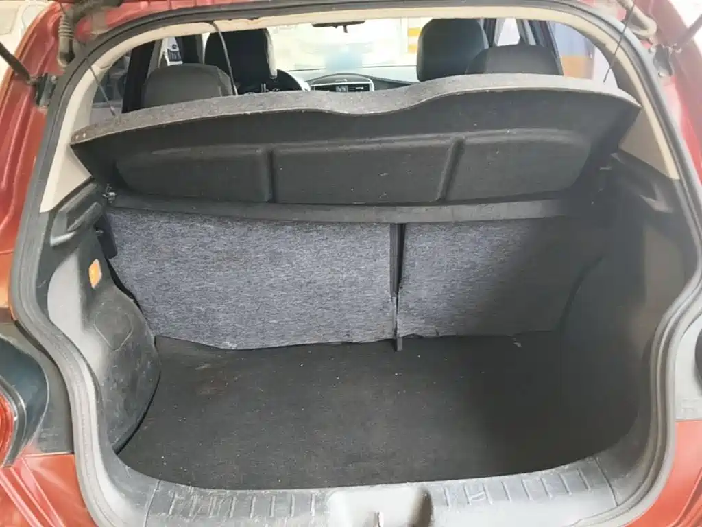 Nissan Tiida 2015 — фото 19