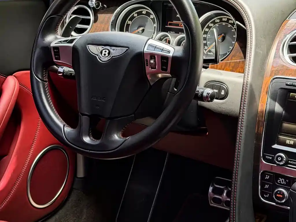 Bentley Continental 2015 — фото 10