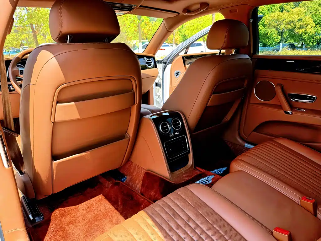 Bentley Flying Spur 2020 — фото 32
