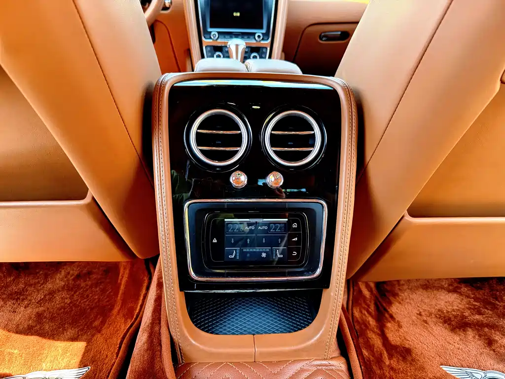 Bentley Flying Spur 2020 — фото 42
