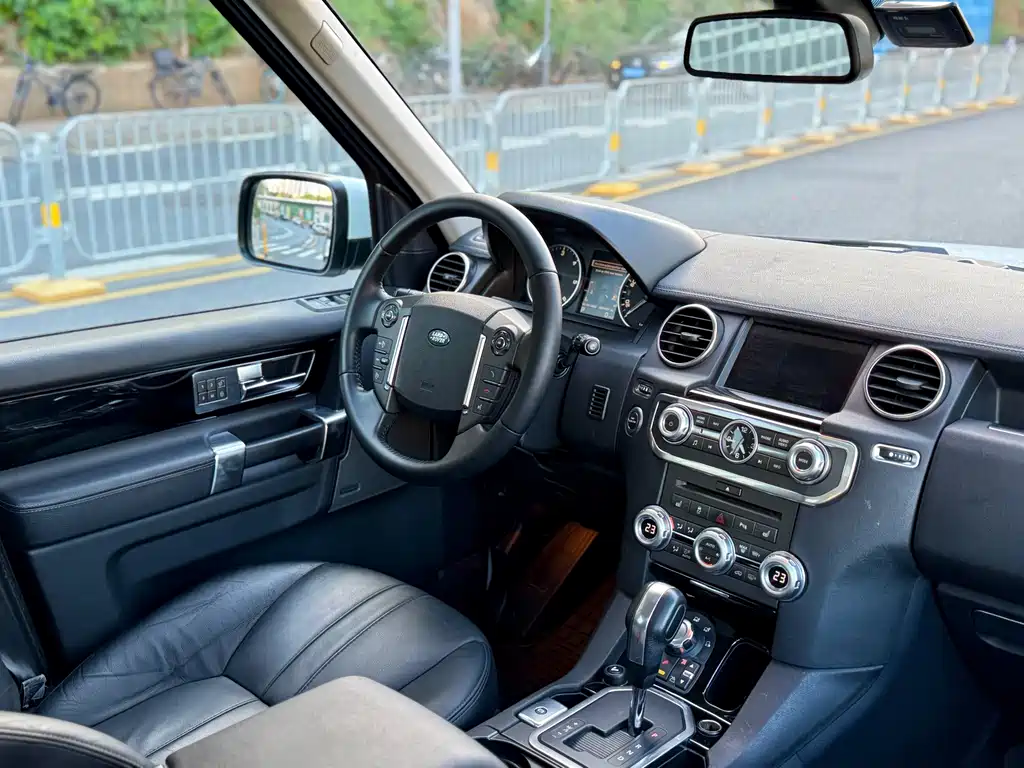 Land Rover Discovery 2011 — фото 13