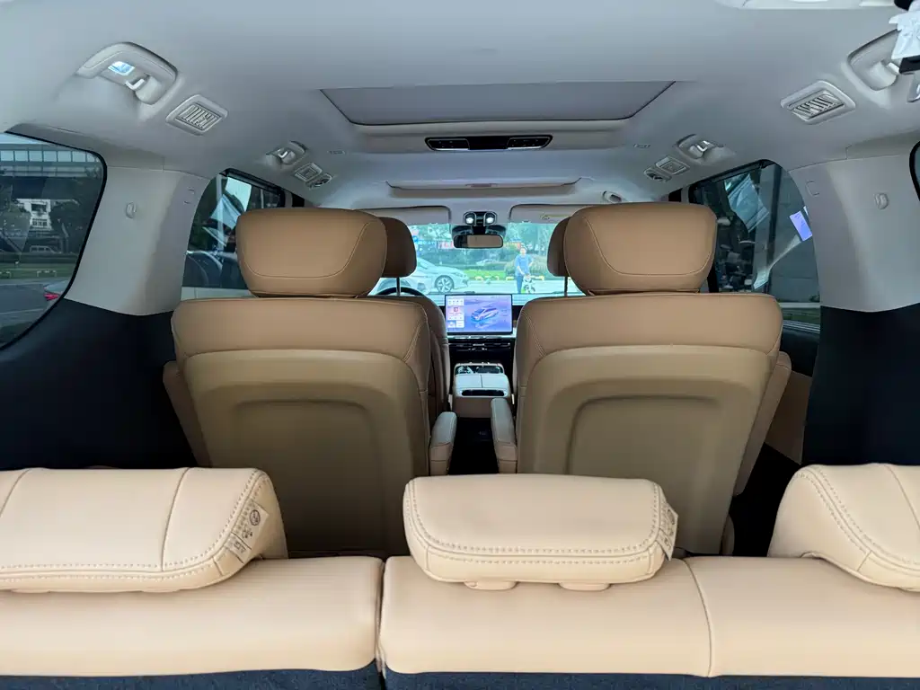 GAC Motor E8 PHEV 2025 — фото 11