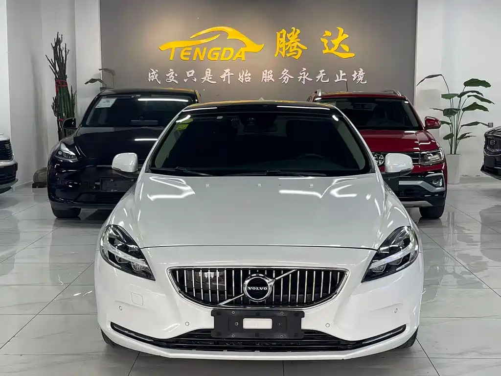 Volvo V40 2018 — фото 2