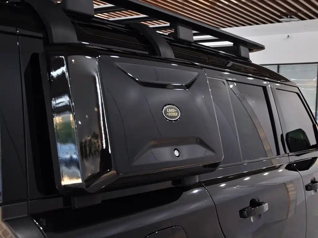 Land Rover Defender 2021 — фото 15
